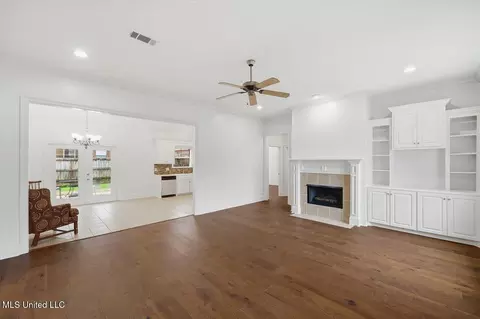 Living - 122 Prescott Rdg, Madison, MS 39110 photo 1 of 4