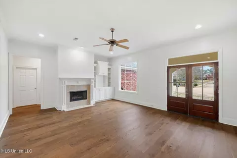 Living - 122 Prescott Rdg, Madison, MS 39110 photo 2 of 4