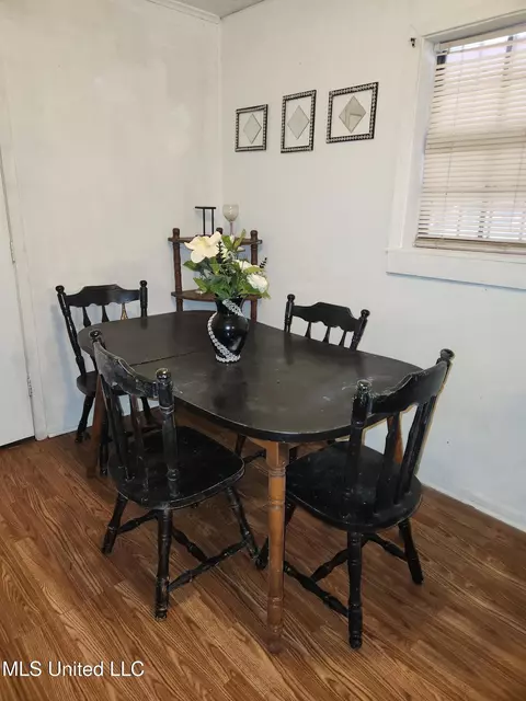 Dining - 1166 Killarney St, Jackson, MS 39212 photo 1 of 2