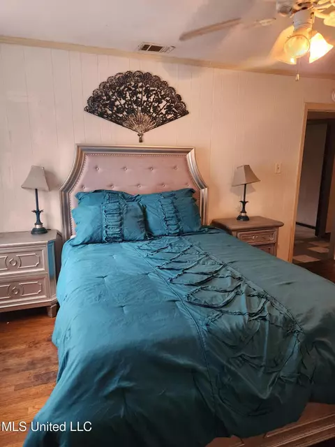 Bedroom - 1166 Killarney St, Jackson, MS 39212 photo 2 of 5