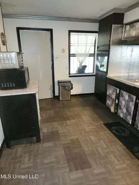 Kitchen - 1166 Killarney St, Jackson, MS 39212 photo 2 of 2