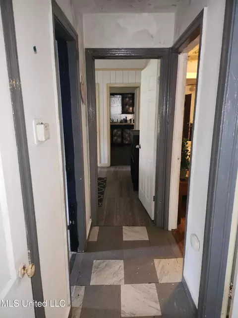 Entry Way - 1166 Killarney St, Jackson, MS 39212 photo 2 of 2