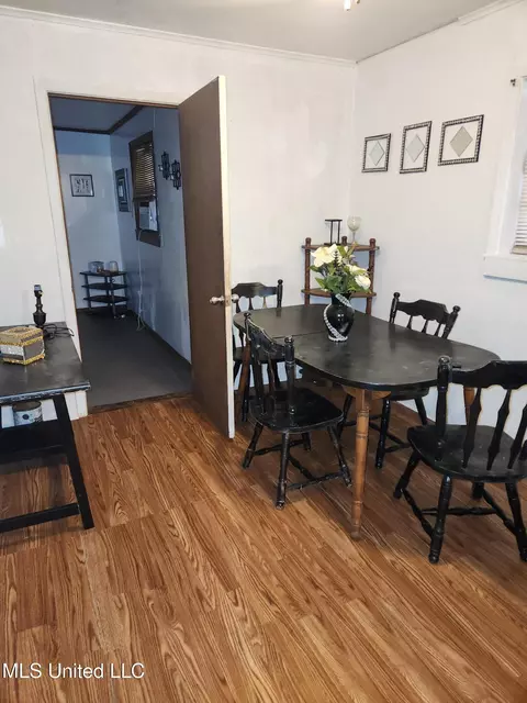 Dining - 1166 Killarney St, Jackson, MS 39212 photo 2 of 2