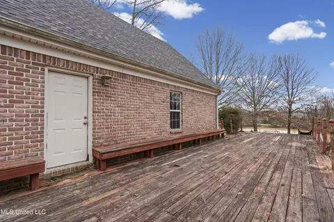 Exterior - 328 E Crockett Loop, Hernando, MS 38632 photo 6 of 8