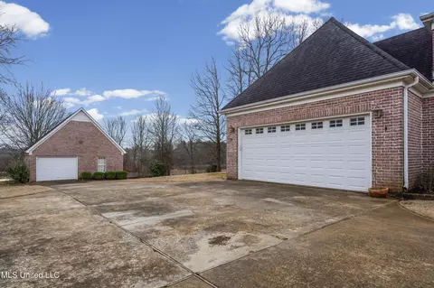 Exterior - 328 E Crockett Loop, Hernando, MS 38632 photo 4 of 8
