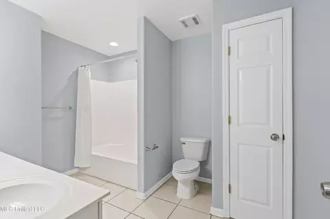Bath - 328 E Crockett Loop, Hernando, MS 38632 photo 4 of 5