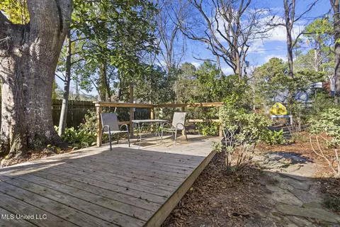 Exterior - 1405 Riverwood Dr, Jackson, MS 39211 photo 7 of 7
