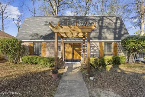 1405 Riverwood Dr, Jackson, MS 39211