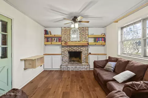 Living - 1405 Riverwood Dr, Jackson, MS 39211 photo 2 of 3