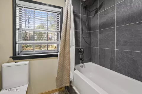 Bath - 1405 Riverwood Dr, Jackson, MS 39211 photo 5 of 5