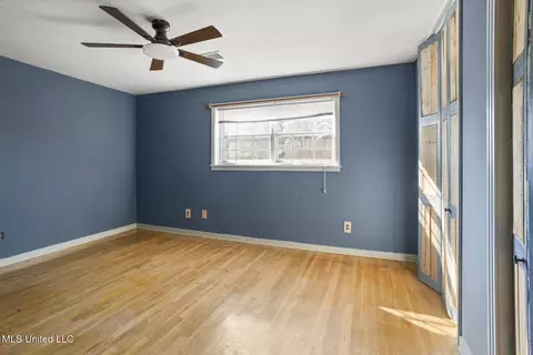 Bedroom - 1405 Riverwood Dr, Jackson, MS 39211 photo 2 of 5