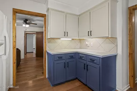 Kitchen - 1405 Riverwood Dr, Jackson, MS 39211 photo 4 of 5