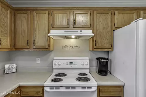 Kitchen - 575 Eaglewood Dr, Florence, MS 39073 photo 2 of 2