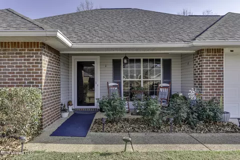 Exterior - 575 Eaglewood Dr, Florence, MS 39073 photo 2 of 6