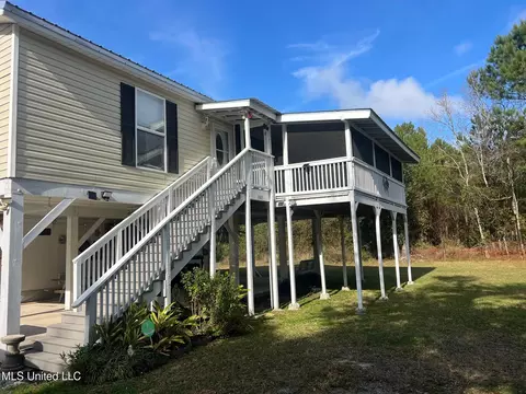 11013 Gull St, Bay Saint Louis, MS 39520