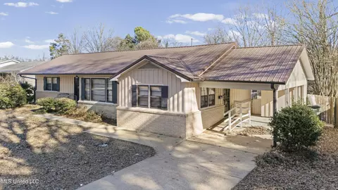 165 Marbury Dr, Holly Springs, MS 38635