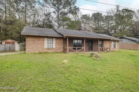 10428 Riverbend Cir, Moss Point, MS 39562