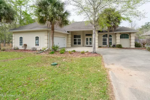 8356 Makiki Dr, Diamondhead, MS 39525