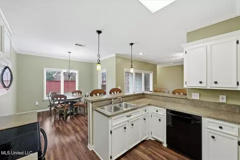 Kitchen - 306 Garden Dr, Brandon, MS 39042 photo 1 of 4