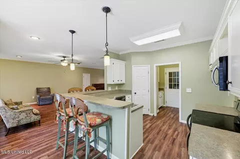 Kitchen - 306 Garden Dr, Brandon, MS 39042 photo 2 of 4
