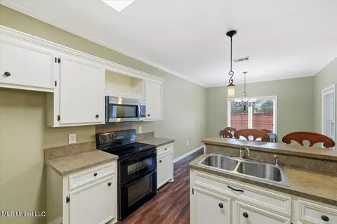 Kitchen - 306 Garden Dr, Brandon, MS 39042 photo 4 of 4