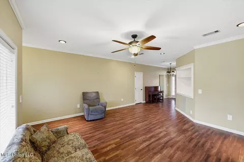 Living - 306 Garden Dr, Brandon, MS 39042 photo 2 of 2