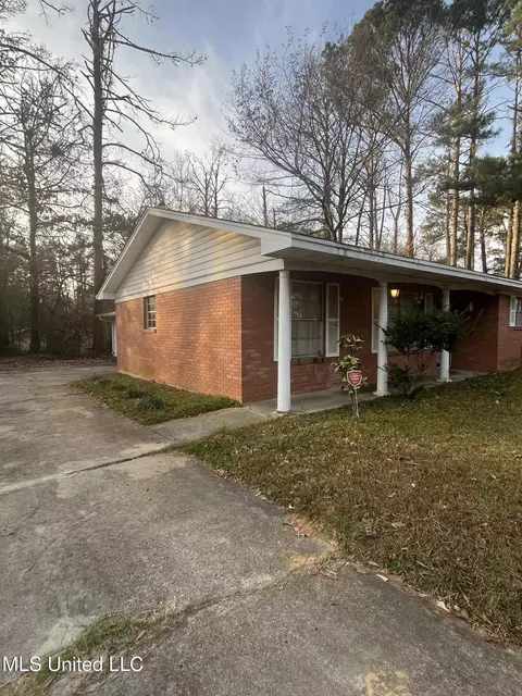 2005 Oakhurst Dr, Jackson, MS 39204 photo 2