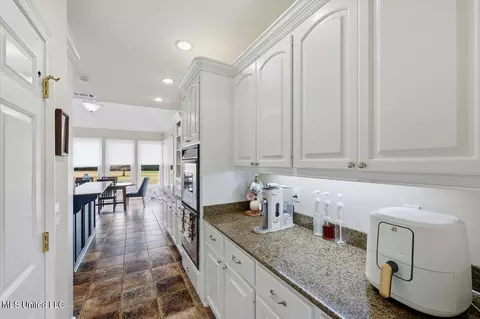 Kitchen - 298 Quail Holw, Madison, MS 39110 photo 5 of 5