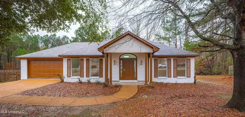 807 Meadow Way Cv, Byram, MS 39272