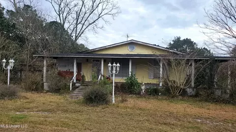 76 Reid Rd, Laurel, MS 39443 photo 1