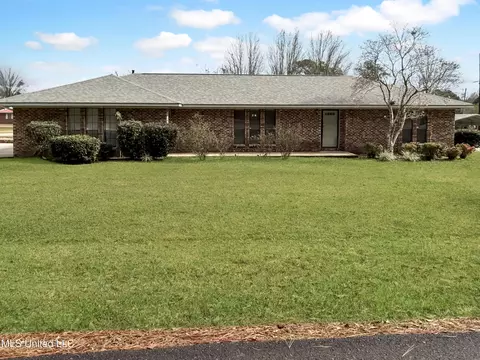 904 Pine Dr, Tylertown, MS 39667