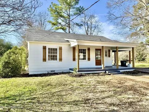 103 Center St, Crystal Springs, MS 39059