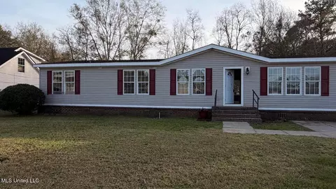 1609 Whitewood Dr, Gautier, MS 39553