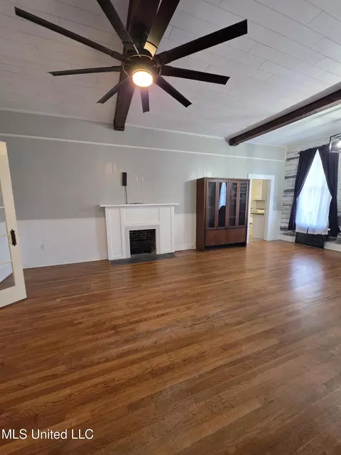 Living - 1079 Beech St, Wesson, MS 39191 photo 6 of 6