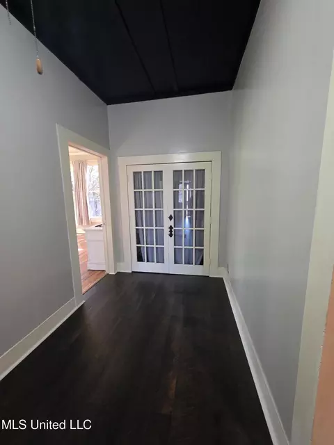 Entry Way - 1079 Beech St, Wesson, MS 39191 photo 2 of 3