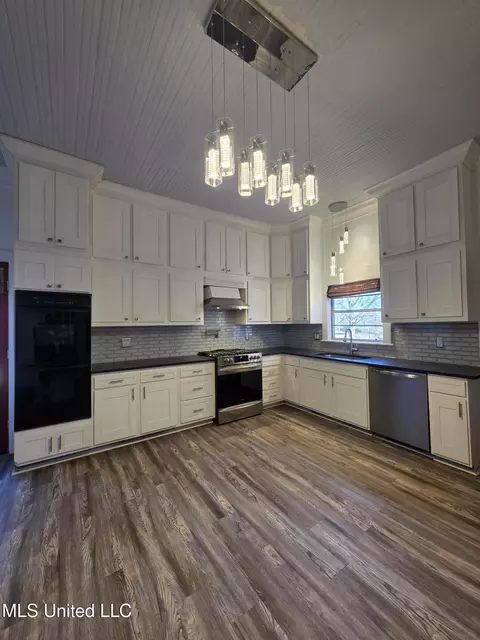 Kitchen - 1079 Beech St, Wesson, MS 39191 photo 1 of 2