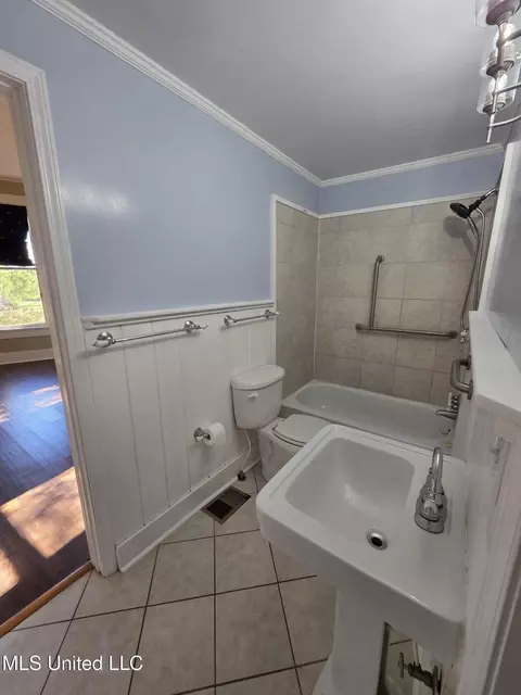 Bath - 1079 Beech St, Wesson, MS 39191 photo 2 of 4