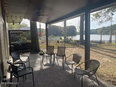 Exterior - 719 Forest Point Dr, Brandon, MS 39047 photo 2 of 2