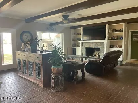Living - 719 Forest Point Dr, Brandon, MS 39047 photo 1 of 1