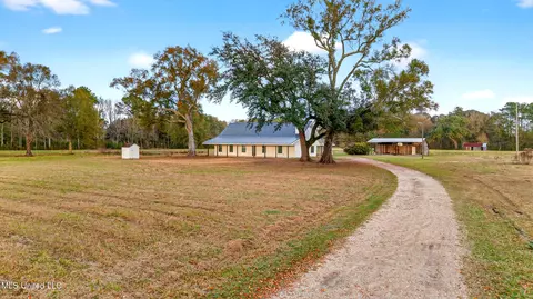 76 Otis Stewart Rd, Picayune, MS 39466