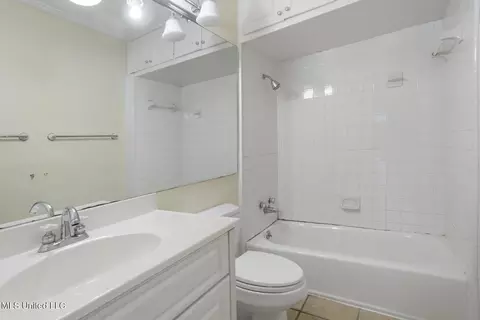 Bath - 3831 Tyrone Dr, Jackson, MS 39216 photo 2 of 4