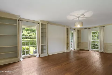 Living - 3831 Tyrone Dr, Jackson, MS 39216 photo 2 of 3