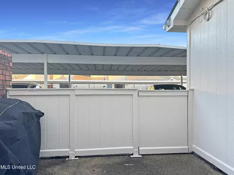 Exterior - 349 Lakebend Dr, Brandon, MS 39042 photo 9 of 10