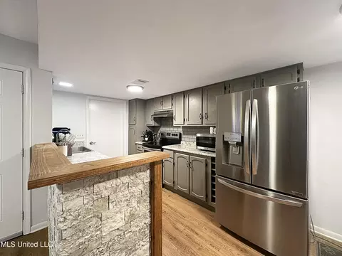 Kitchen - 349 Lakebend Dr, Brandon, MS 39042 photo 4 of 4