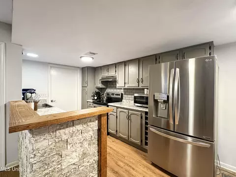 Kitchen - 349 Lakebend Dr, Brandon, MS 39042 photo 1 of 4