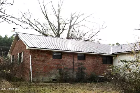 Exterior - 1646 SW West Lincoln Dr, Brookhaven, MS 39601 photo 2 of 3