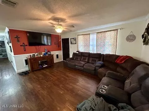 Living - 1119 Willis Cotton Rd, Summit, MS 39666 photo 1 of 1