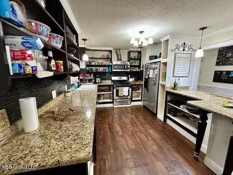 Kitchen - 1119 Willis Cotton Rd, Summit, MS 39666 photo 2 of 4