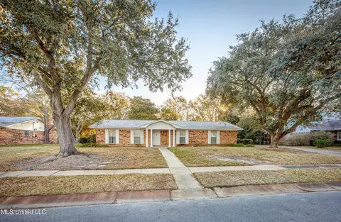 1512 Woodhaven St, Pascagoula, MS 39581