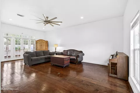 Living - 6730 Alewa Pl, Diamondhead, MS 39525 photo 4 of 5